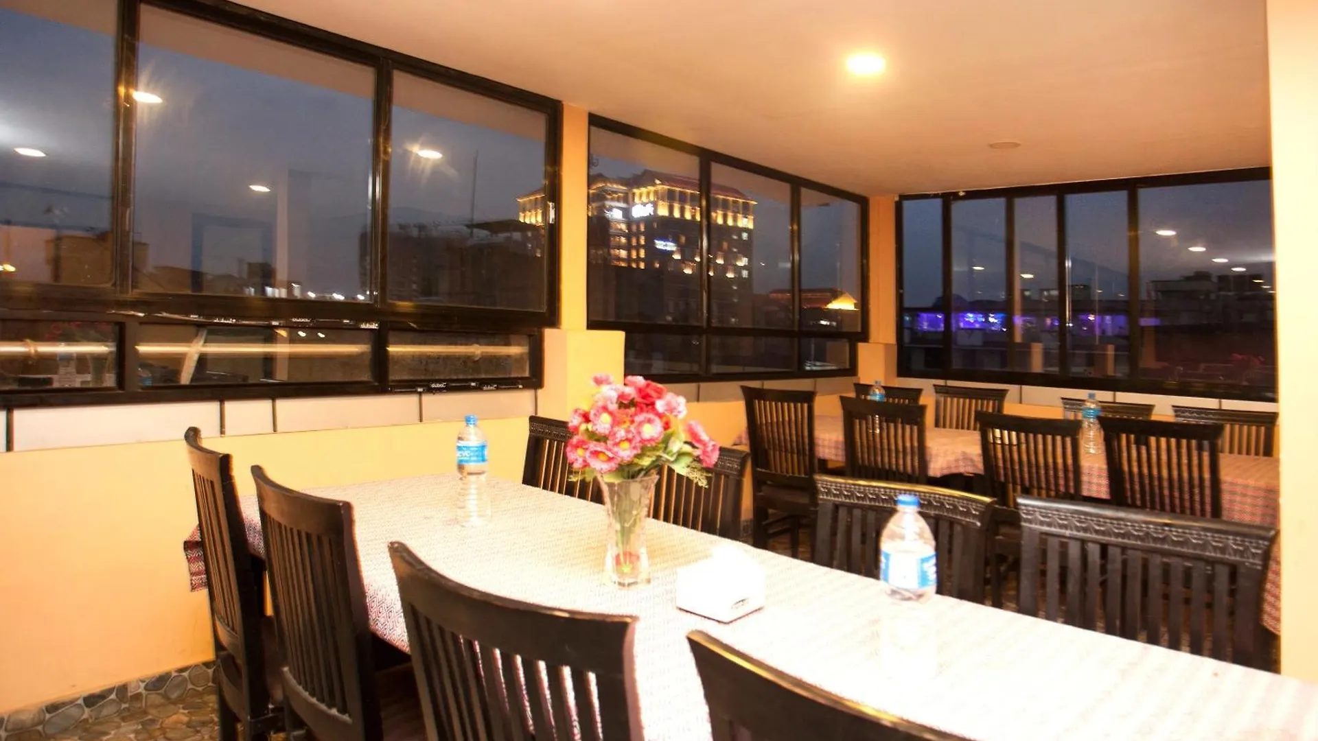 Kontakte von Kathmandu City Hotel