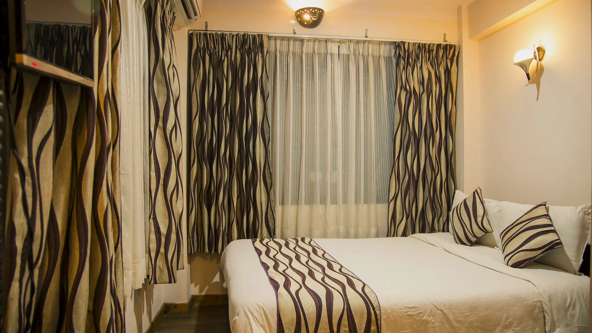 Kathmandu City Hotel 3*,